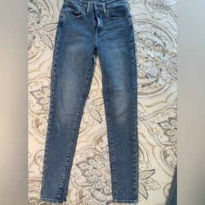 Levi’s Women’s 721 High Rise Skinny Jeans Size 25